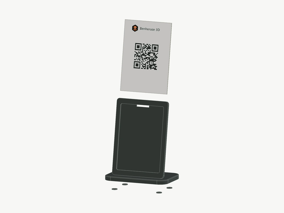 Vue séparée de la carte A6 imprimée au-dessus du support et des quatre patins amovibles de la base